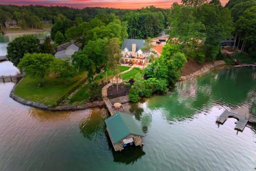 Spacious Waterfront Home on Lake Norman with Firepit Views and Dock Access
