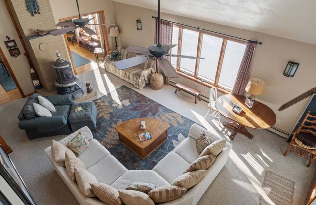 Scenic LAKEFRONT 5BR~Dock, Trail, Kayaks + Firepit