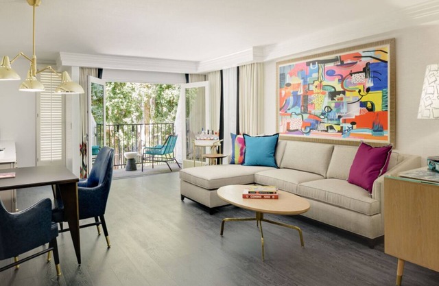 Spacious West Hollywood Escape w/Kitchen & Rooftop Pool