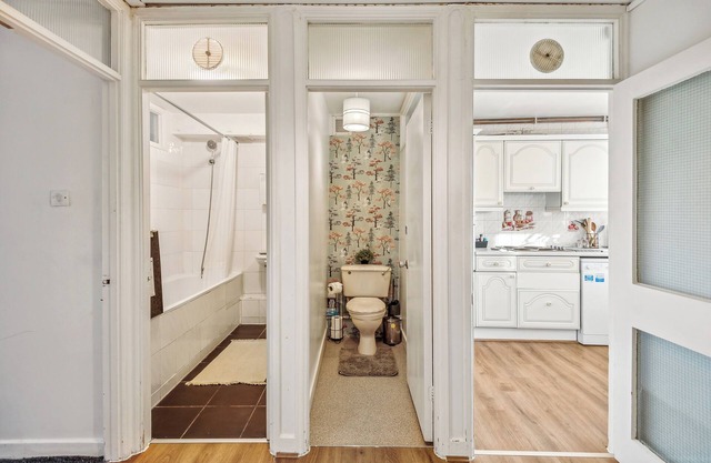 Spacious2Br-Balcony-Parking-25minCentralLondon