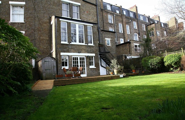 apartamento con jardín tranquilo en la ciudad de Camden.