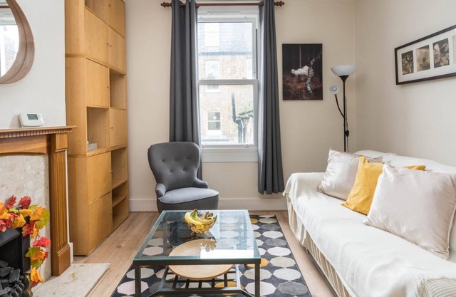 Spectacular 2BD Flat in Shepherds Bush