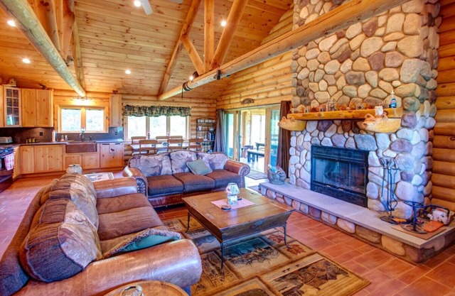 Spectacular 40 acre RANCH minutes from SKIING - Holiday and End of the Year Discounts!