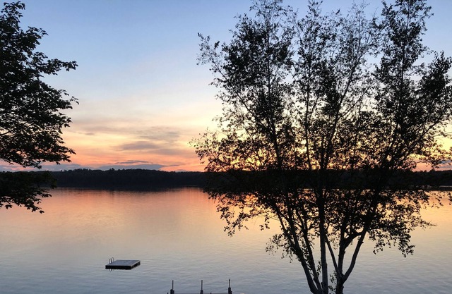 Espectacular casa frente al lago de Maine Cobbossee con bañera de hidromasaje y se admiten perros