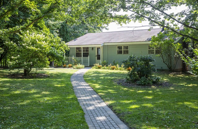 Spectacular Mountain View, Sunroom, Hot Tub, Secluded, Peaceful Getaway