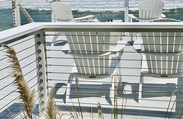 Espectacular nueva casa privada frente al mar en Smyrna: encantadora, prístina y luminosa.