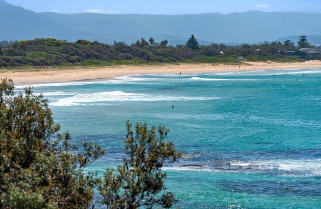Waterfront Home With Pool / Shellharbour