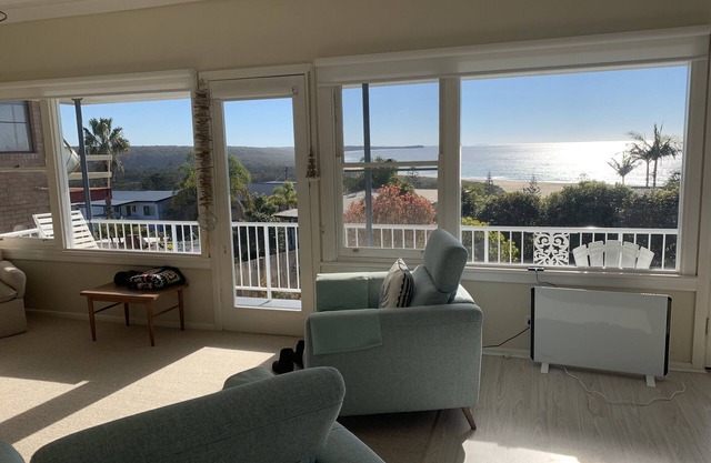 Espectaculares vistas al mar desde esta casa de playa de los años 60, perfectamente actualizada.