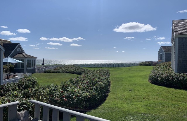 ¡Tarifas especiales para escapadas de otoño a este acogedor condominio frente al mar! ¡Lluvia o sol!
