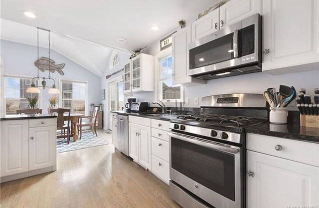 Espectacular 5 habitaciones, 4 baños, a pasos de la playa, a un corto paseo de la bahía