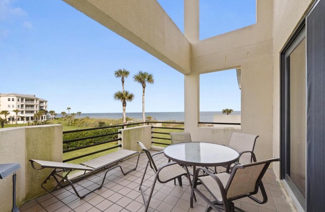 Spinnakers Reach 832, Ocean View, Pool, 3 Bedroom, Sleeps 8, Two Primary's