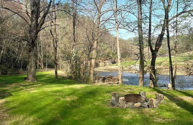 Spirit of the River, Direct River Access, Fire Pit, Fish, Swim, Grill, WiFi!