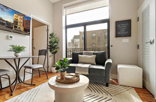 Splendid & Fully Furnished 1BR Apartment - Broadway 204 rep