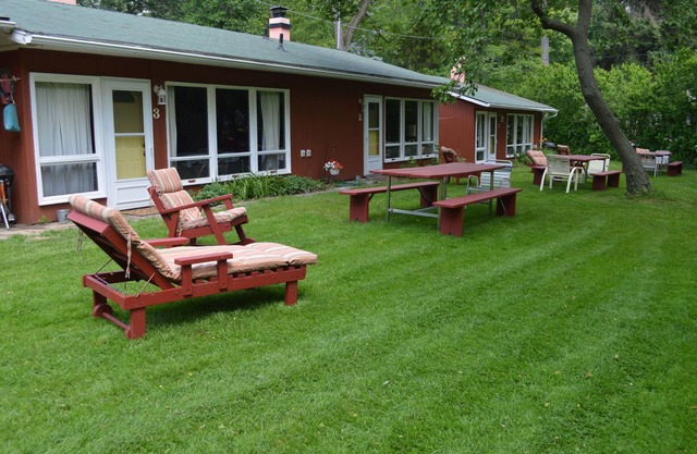 * ¡DESCUENTO DE PRIMAVERA!* ¡Justo en el lago Michigan! Gran patio de 2 acres y playa privada