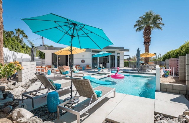 Palm Springs Oasis del Sol. Echa un vistazo a nuestras tarifas de verano!