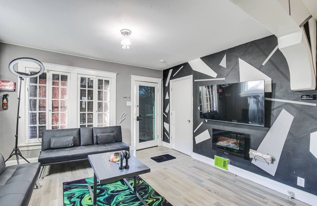St Louis Home w/ Mini Pool Table & Arcade Game!