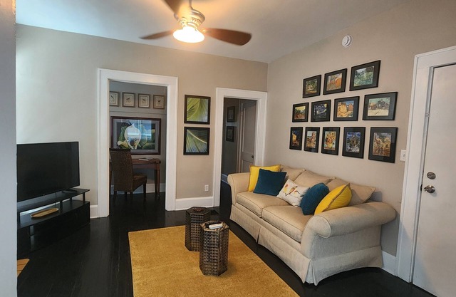 Amueblado Un Dormitorio más Sunroom - Cerca de Downtown St Pete