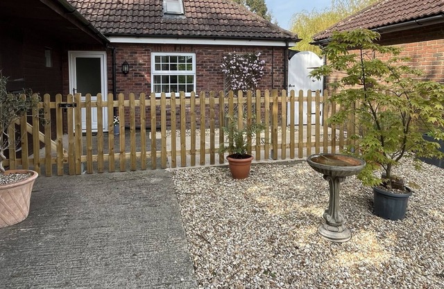 STABLE END COTTAGE, with a garden in Horncastle