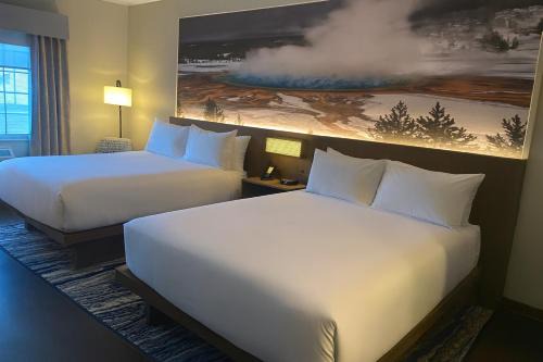 Starlite Yellowstone, Tapestry Collection by Hilton