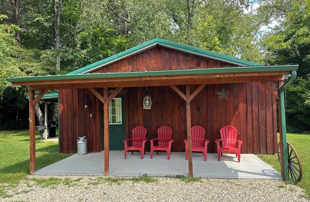 Starr Valley Cabin is a 2 Bedroom Cabin 1/2 mile to Old Mans Cave State Park