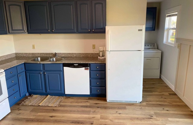 Starry Night-Cozy, small town feel. 2 Bedroom, 1 office -option of air mattressn