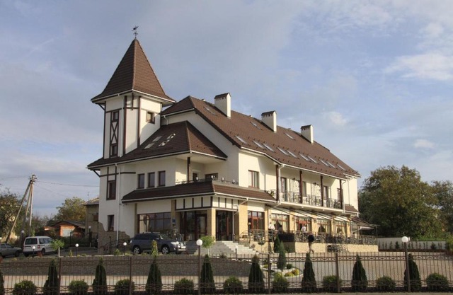 Status Hotel