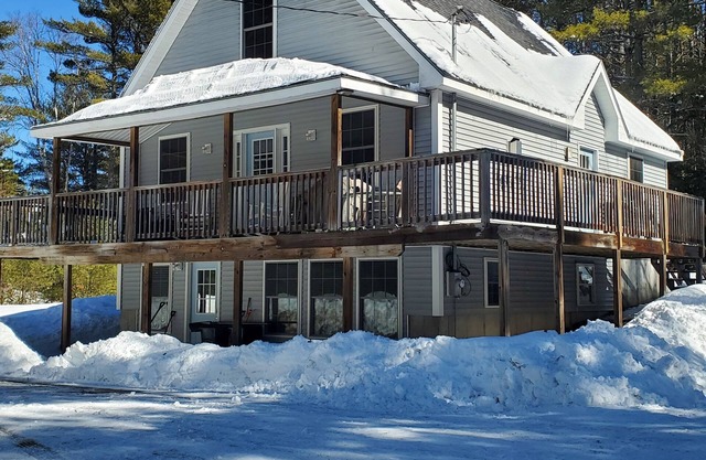 Stay a while at Chalet-A-While!! Brand new hot tub and minutes to ski resorts!!
