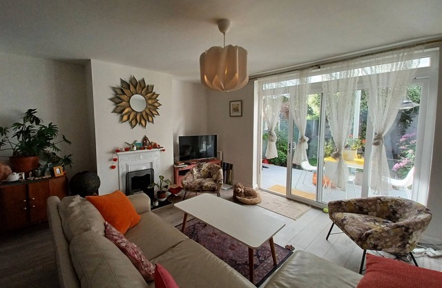 Stay at Yogis Luxury 3 bed House Dublin City Centre..Location is Superb!