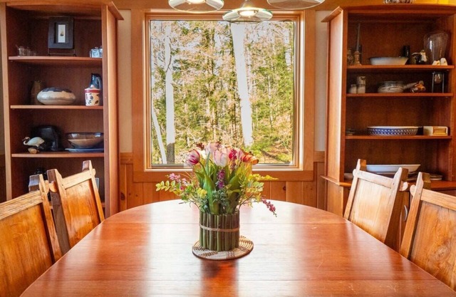 Lakeside Retreat Just You, The Lake & The View!