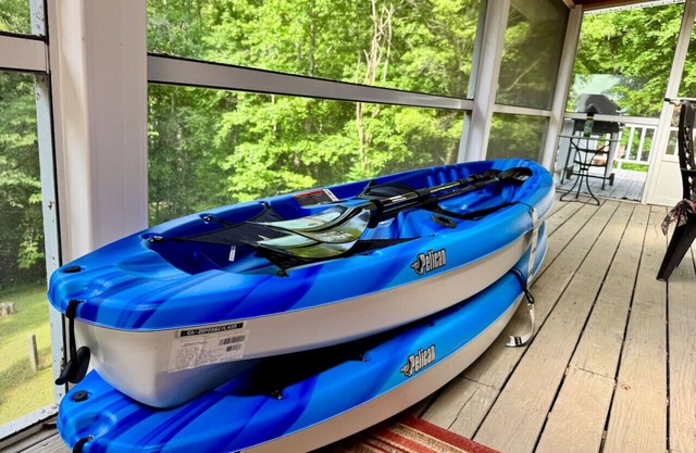 Stay & Paddle River House + Free Kayaks