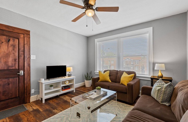 Stay STL*Long Term Stays*Private Balcony*Pets