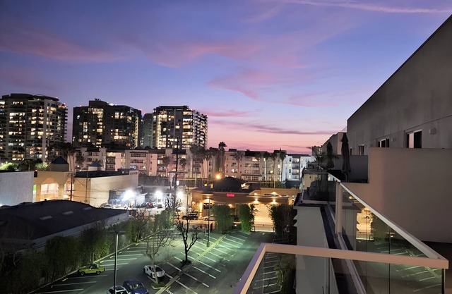 Venice Beach luxury Apartments minutes to The Marina And Santa Monica