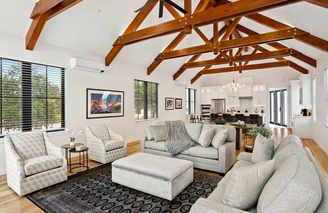 Steel City Cellars: 2 BR, 2.5 BA House in San Miguel, Sleeps 6