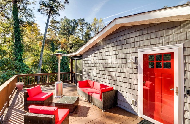 Step-Free Home w/ Fire Pit - 3 Miles to USC!