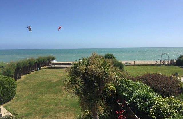 Ingrese a la playa en 7 Aldwick Avenue