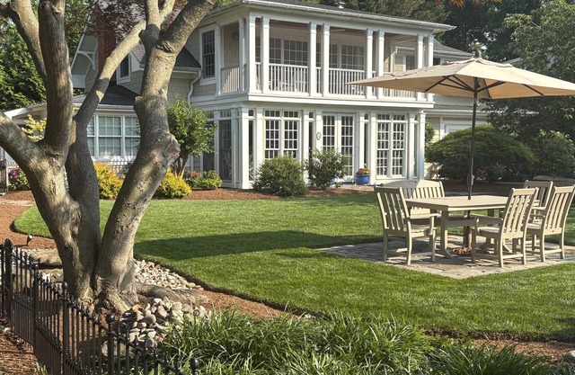 ¡A pasos de la bahía de Chesapeake en la exclusiva comunidad de Bay Ridge!