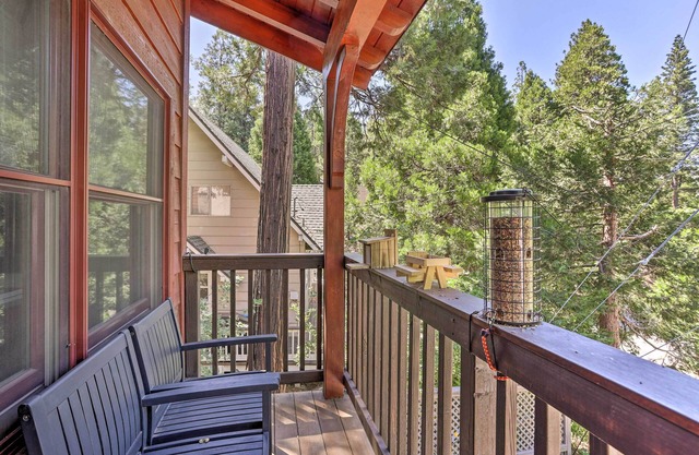 Steps to Lake: Cabin w/ Deck in Lake Arrowhead
