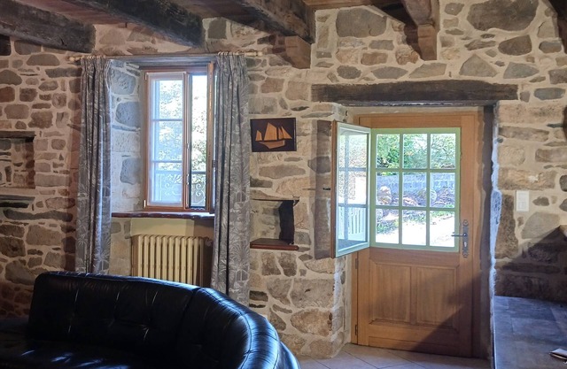 Stone house in Le Faou, within walking distance of town center and amenities.