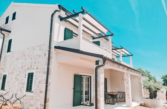 STONE HOUSE JEZERA