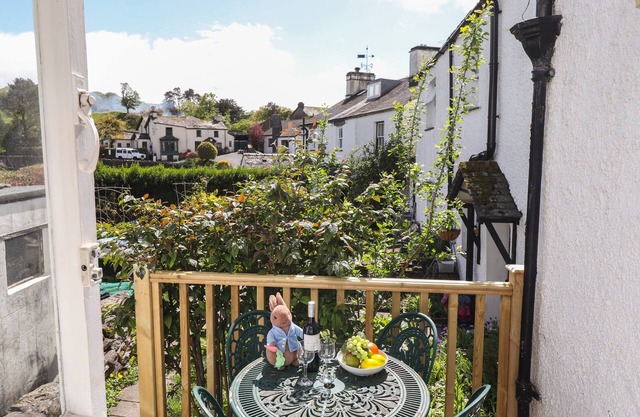 STONEY CROFT COTTAGE, pet friendly, with open fire in Sawrey
