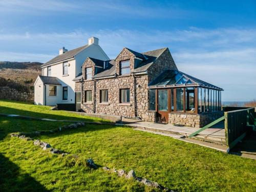 Stormy Castle - 6 Bedroom Sleeps 14 - Llangenith