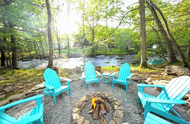 Streamside Family Lodge w/ fireplace, game room, sauna, multiple pools & skiing
