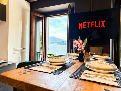 Stresa vista lago con CINEMA e SPIAGGIA