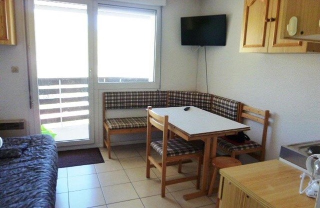 Studio 4 pers, proche pistes avec balcon et parking - FR-1-602-42