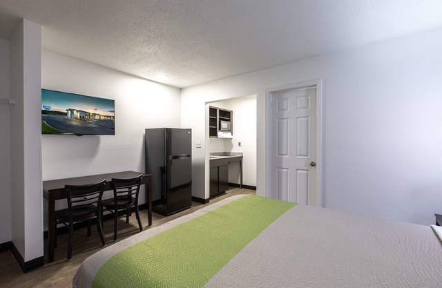 Studio 6 Greenville, SC - I-85 Near Downtown