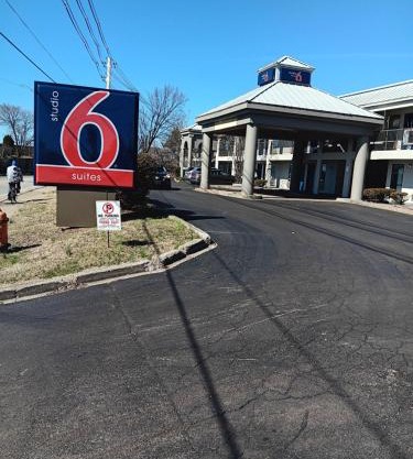 Studio 6 Suites Louisville KY Airport/Expo Center
