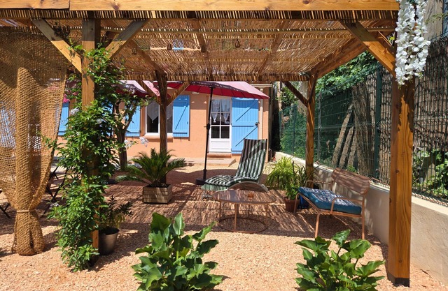 Apartamento estudio 'La Cascade De Carces' con terraza privada, Wi-Fi y aire acondicionado.