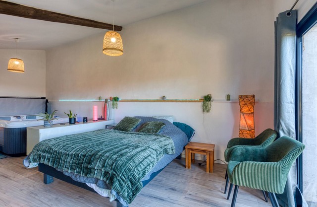 Apartamento estudio 'Lovestudio Spa Privé Arles Campagne' con terraza privada y jardín compartido