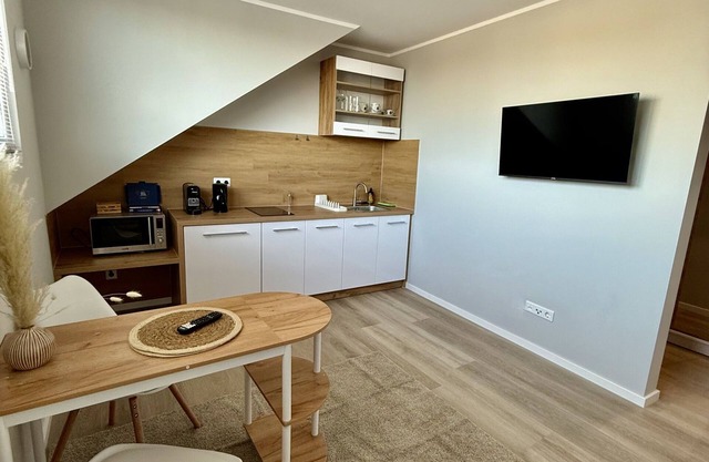 Estudio-Apartamento-Baño Privado-Vista al patio