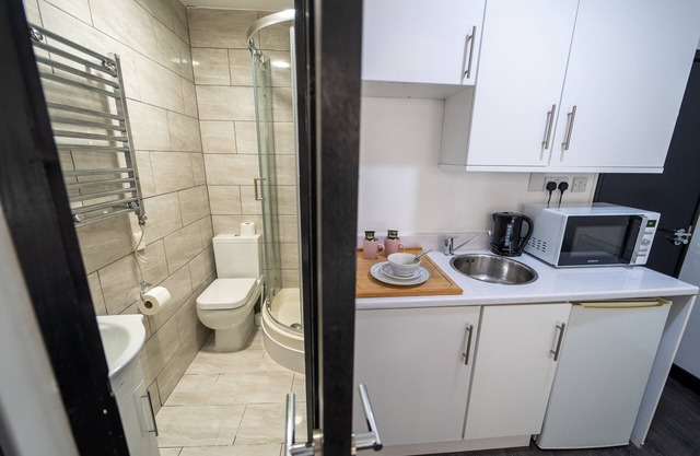 Studio Available Close to Queen Elizabeth Hospital